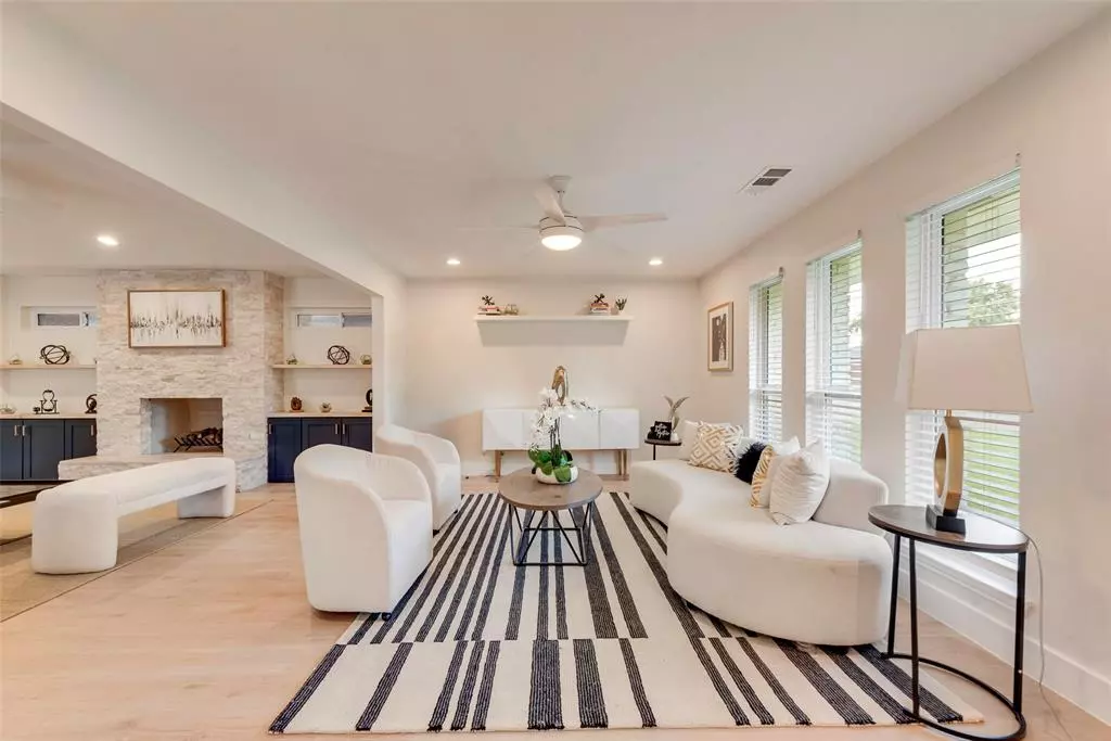 Dallas, TX 75248,7429 Tangleglen Drive