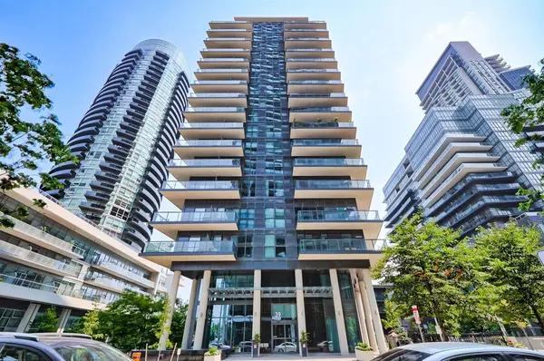 Toronto W06, ON M8V 0H1,39 Annie Craig DR #704