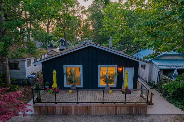 Lambton Shores, ON N0M 1T0,33 Elmwood AVE