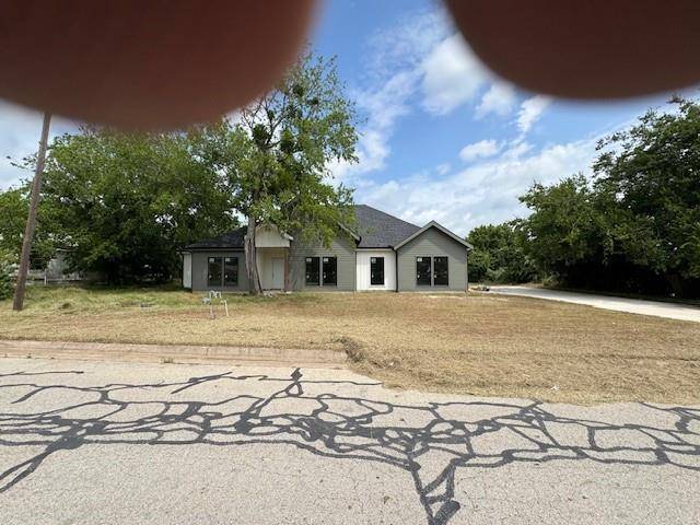 1011 Holden Street, Glen Rose, TX 76043