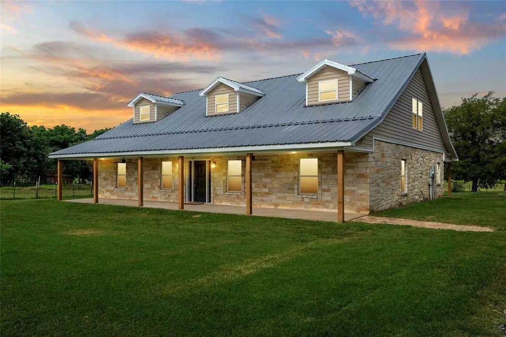 Wortham, TX 76693,107 S Highway 14