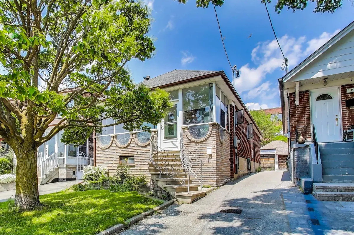 Toronto W03, ON M6E 4E5,124 Branstone RD