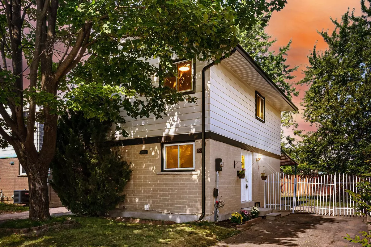 Brampton, ON L6S 2J4,20 Greenhills SQ