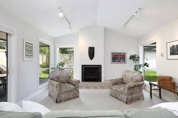 Comox, BC V9M 2C1,351 Church St #10