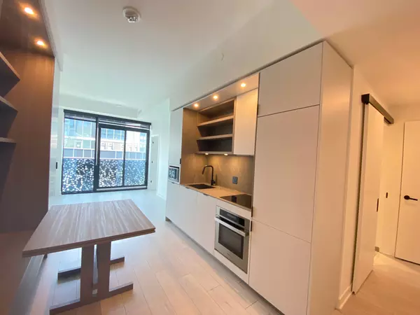 Toronto C08, ON M4Y 0J1,55 Charles ST E #4807