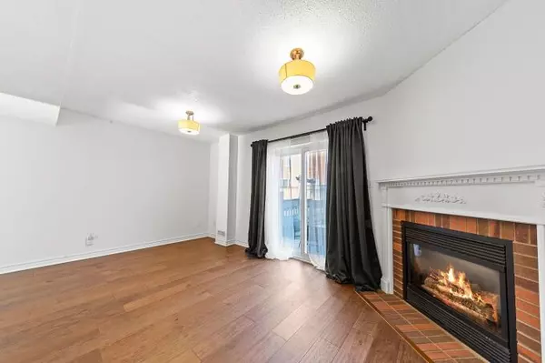 Toronto E10, ON M1C 5C7,6400 Lawrence AVE E #15