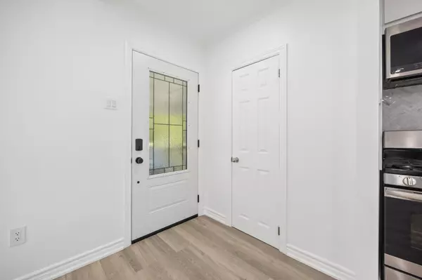 Newmarket, ON L3Y 3W2,69 Bayview Pkwy