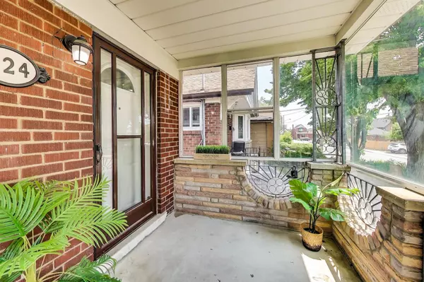 Toronto W03, ON M6E 4E5,124 Branstone RD