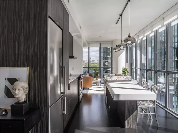 Toronto C08, ON M4Y 1V2,101 Charles ST E #1710