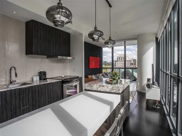 Toronto C08, ON M4Y 1V2,101 Charles ST E #1710