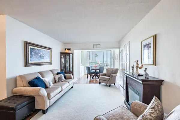 Brampton, ON L6Y 3V1,20 Cherrytree DR #905