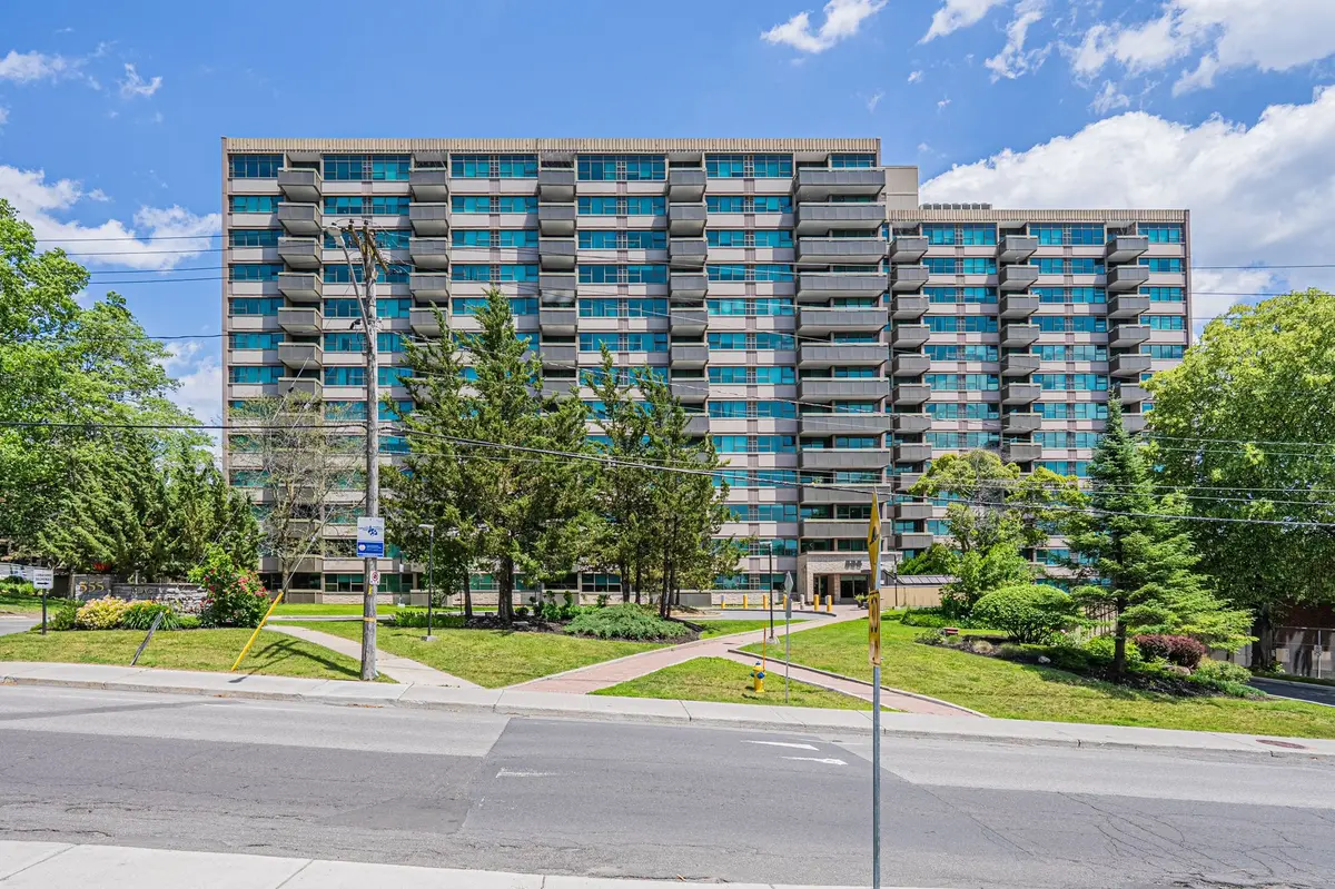 Manor Park - Cardinal Glen And Area, ON K1K 4C5,555 BRITTANY DR #1111