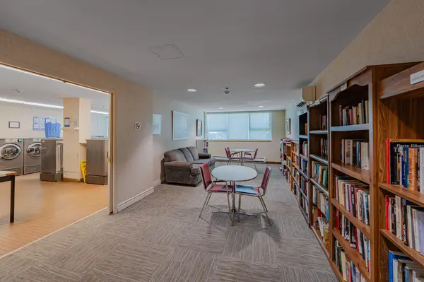 Manor Park - Cardinal Glen And Area, ON K1K 4C5,555 BRITTANY DR #1111