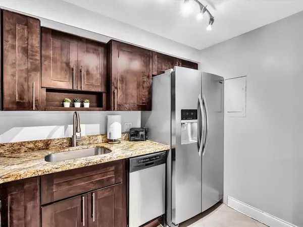 Fort Lauderdale, FL 33308,4040 Galt Ocean Dr #811