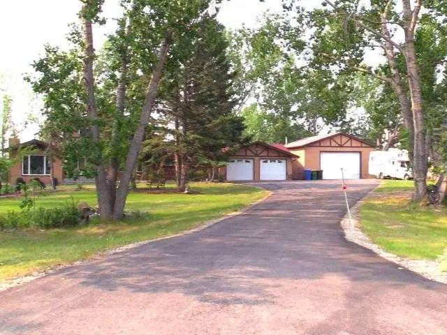 110 LAKE ERE EST, Chestermere, AB T1X 0M6