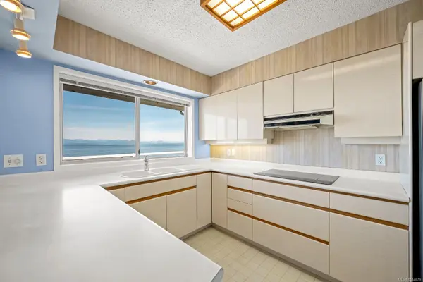 Courtenay, BC V9J 1X5,2332 Seabank Rd