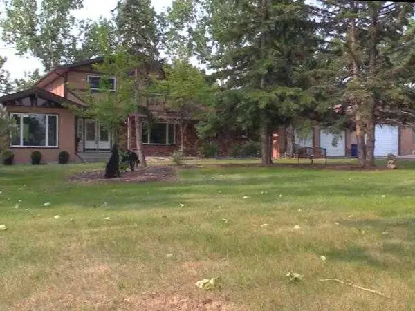 110 LAKE ERE EST, Chestermere, AB T1X 0M6