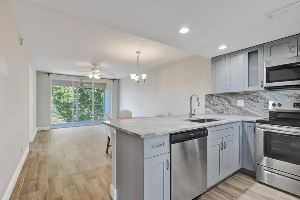 Davie, FL 33324,9235 Lagoon Pl #410