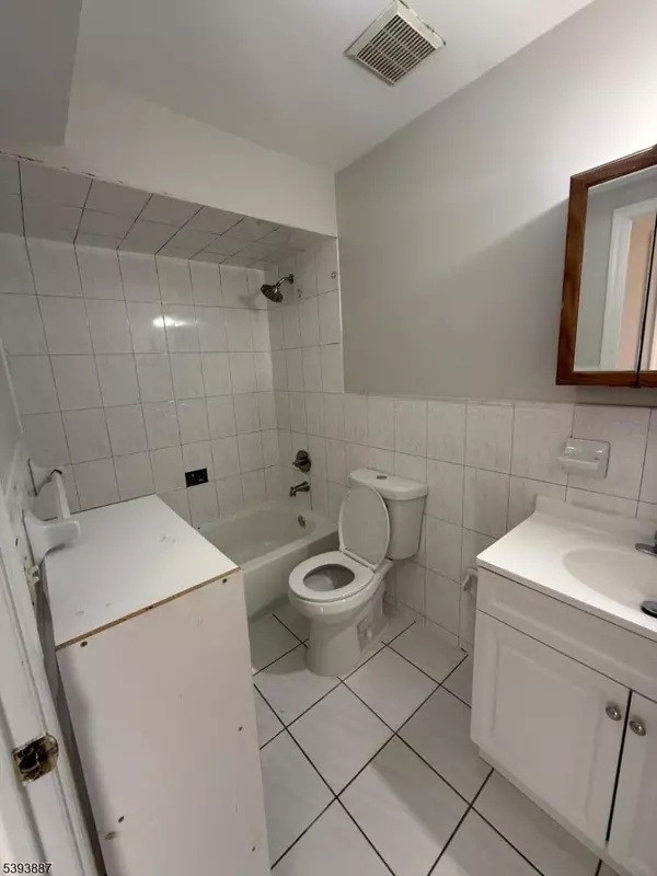 Elizabeth City, NJ 07201,531-535 Jefferson Ave #A