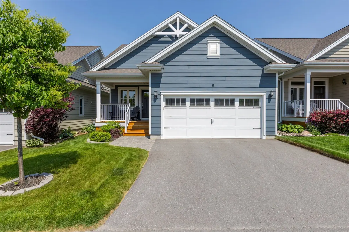 Selwyn, ON K0L 2H0,9 Irons AVE