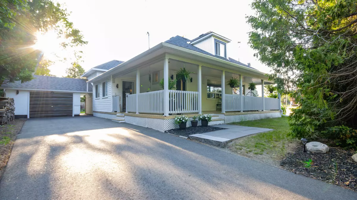 Madawaska Valley, ON K0J 1B0,96 Stafford ST S