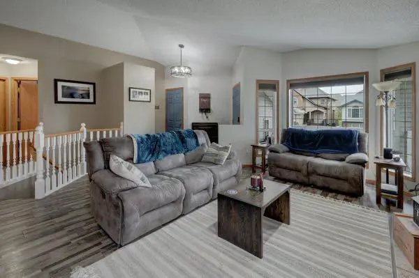 Drumheller, AB T0J0Y5,48 Willow PT