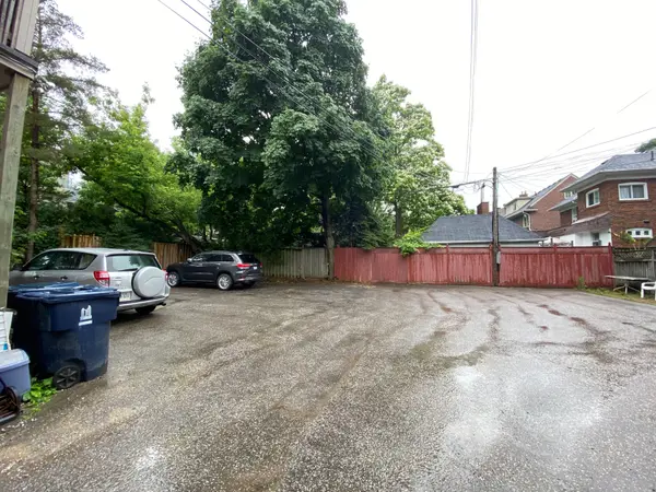 1196 Avenue RD, Toronto C04, ON M5N 2G1