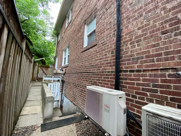 1196 Avenue RD, Toronto C04, ON M5N 2G1