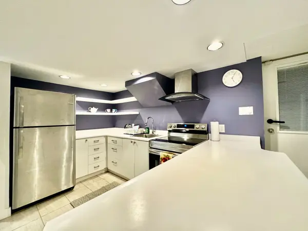 1196 Avenue RD, Toronto C04, ON M5N 2G1