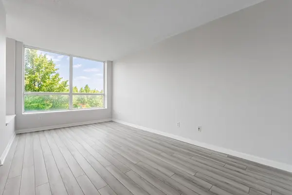 Mississauga, ON L5E 3K4,1150 Parkwest PL #311