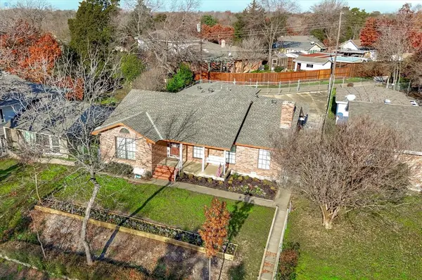 3221 Loganwood Drive,  Dallas,  TX 75227