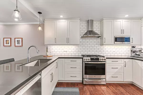 Collingwood, ON L9Y 5C7,423 Mariners WAY