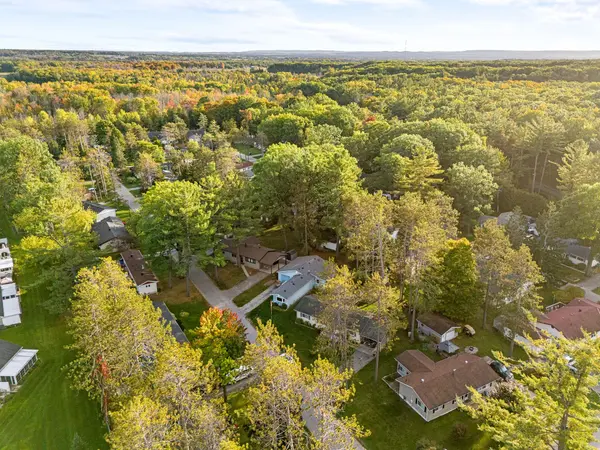 3 Carruthers ST S, Wasaga Beach, ON L9Z 1K2