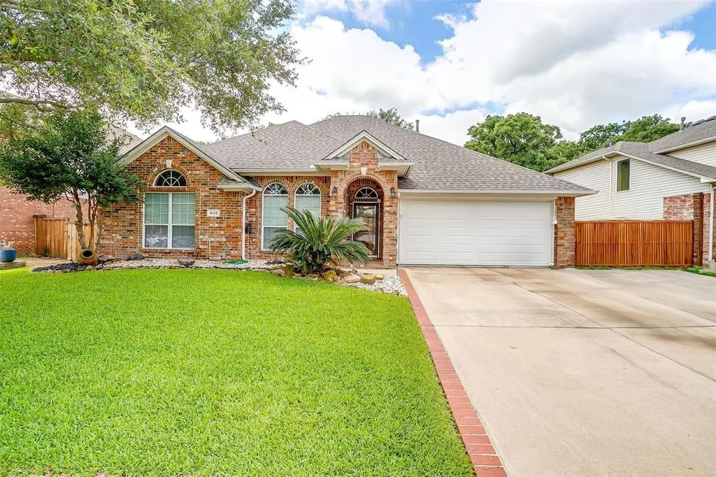 828 Huebner Way, Burleson, TX 76028