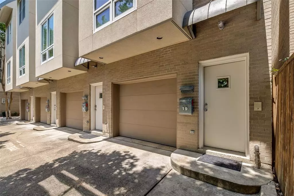 Dallas, TX 75204,4100 Travis Street #19