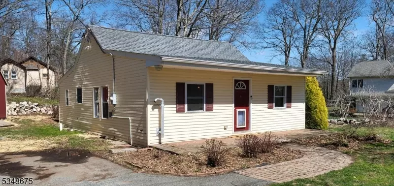 West Milford Twp., NJ 07421,8 Quinton Rd