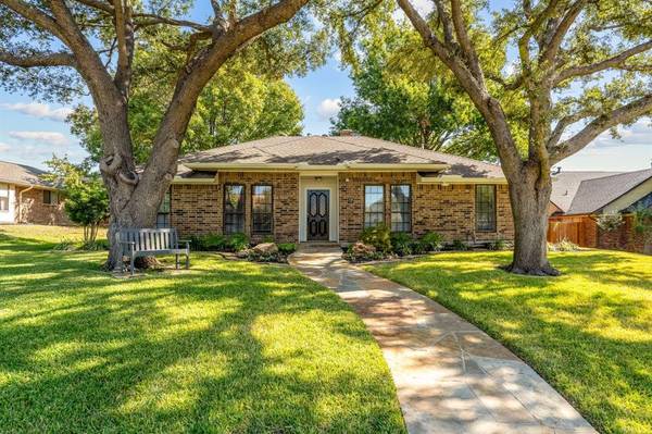1128 Bayshore Drive,  Rockwall,  TX 75087