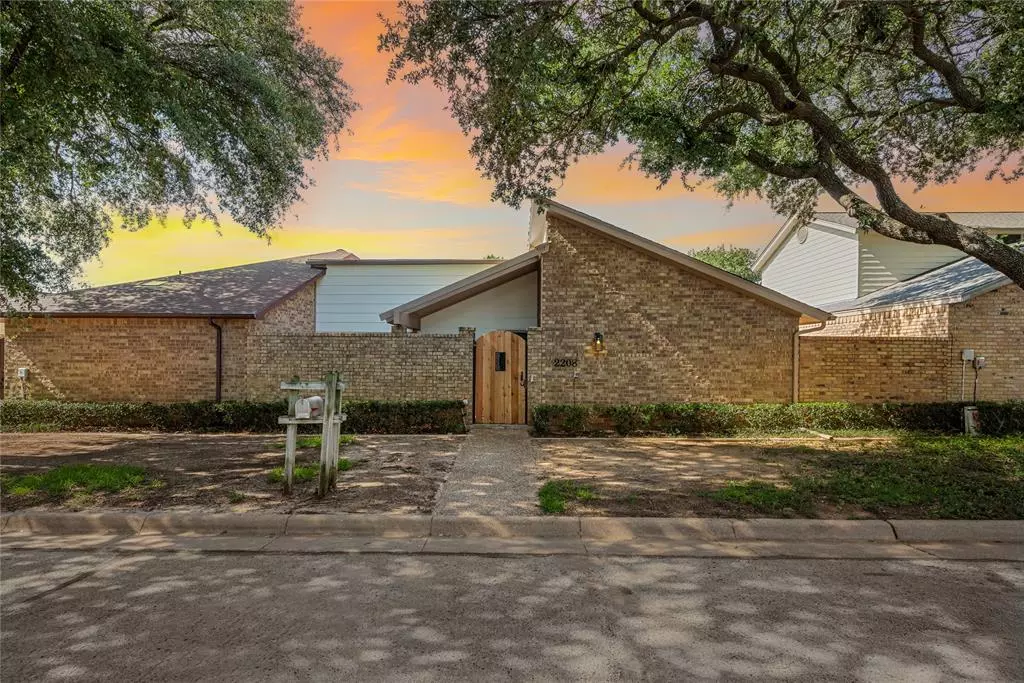 Arlington, TX 76012,2208 Winter Sunday Way