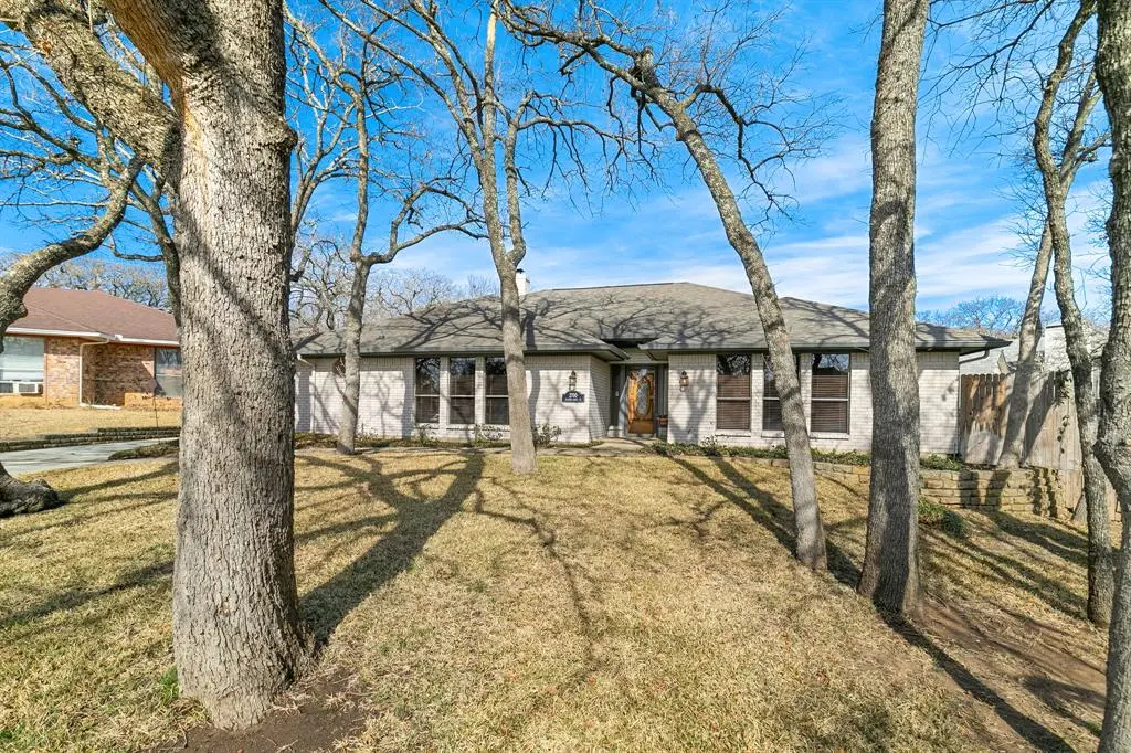2700 Wooded Acres Court, Arlington, TX 76016
