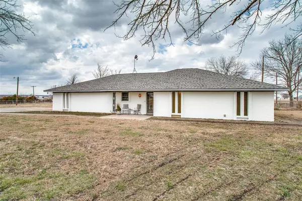 2381 E State Highway 56, Bonham, TX 75418