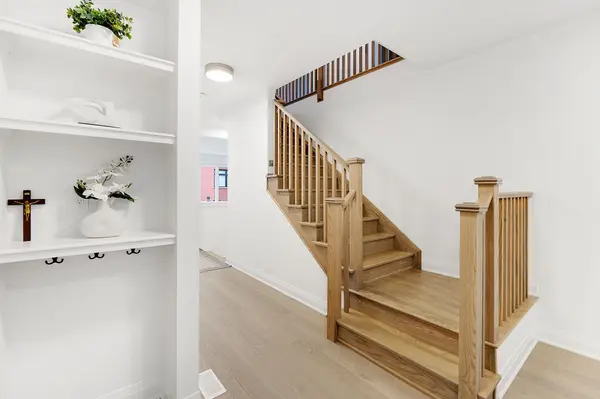 Oakville, ON L6H 7G1,3079 Langdon RD