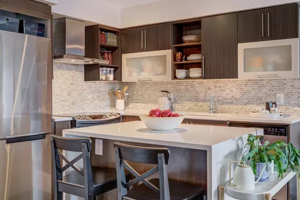 Toronto W08, ON M9A 0A1,1 Michael Power PL #1906