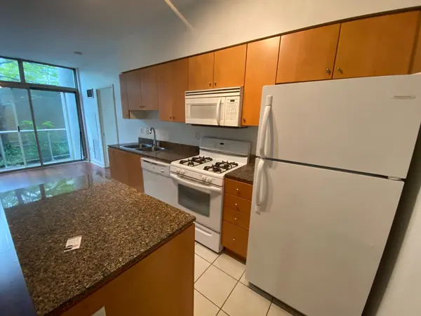 10 Navy Wharf CT #101, Toronto C01, ON M5V 3V2