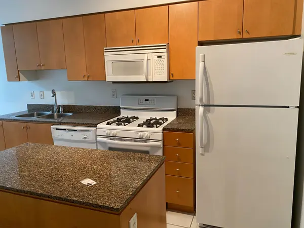 10 Navy Wharf CT #101, Toronto C01, ON M5V 3V2