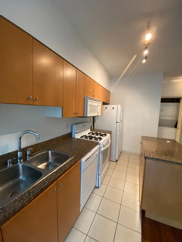 10 Navy Wharf CT #101, Toronto C01, ON M5V 3V2