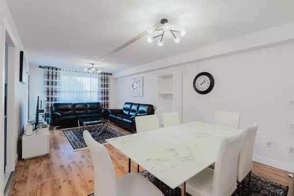 Richmond Hill, ON L4C 9S5,40 Harding Blvd BLVD W #203