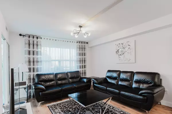 Richmond Hill, ON L4C 9S5,40 Harding Blvd BLVD W #203