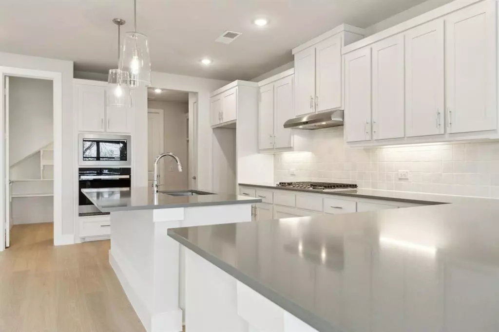 Dallas, TX 75231,8289 Emsworth Drive