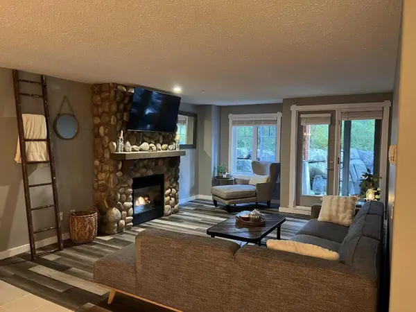 Canmore, AB T1W 3H5,150 Crossbow PL #109