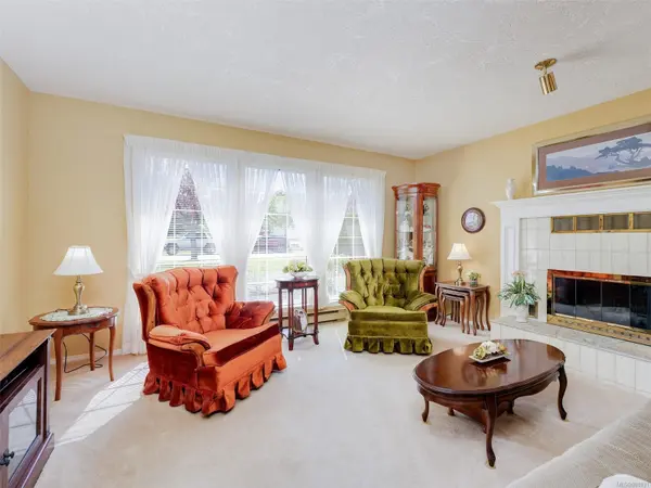 Saanich, BC V8Z 6T6,1244 Mariposa Ave